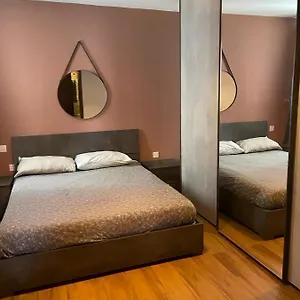 Airport Bedroom With Your Own Private Bathroom Self Check In And Self Check Out Air-condition Included Alloggio in famiglia